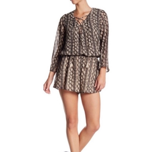 Show Me Your MuMu “Tillie Tie” Snake Print LaceUp Romper Size Large - Picture 5 of 16